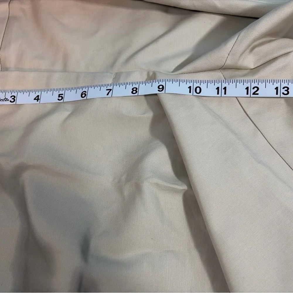 Chicos Shorts Size 3 Beige Pockets Flat Front Bermuda Cotton Blend - Picture 8 of 10